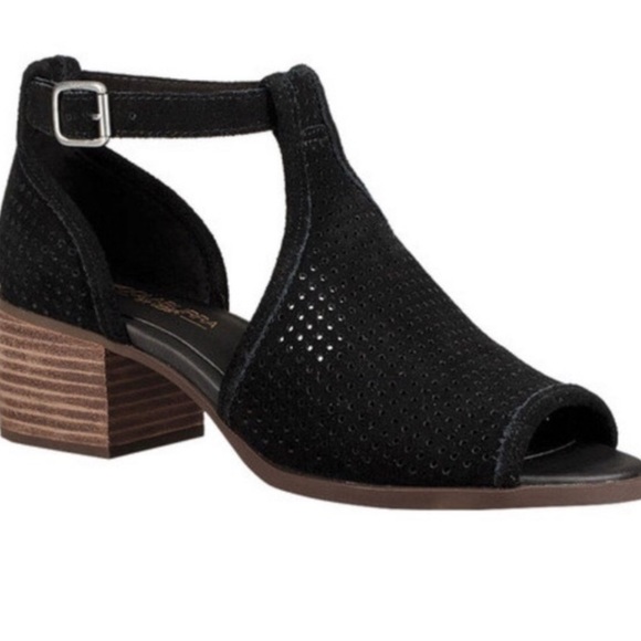 UGG Shoes - Kookaburra by Ugg black leather Ashlyn pumps size 7.5